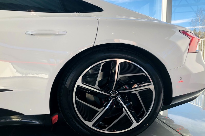 Aero Alloy Wheel and Michelin Tire